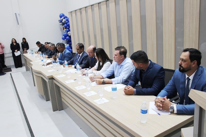 Ato na Câmara Municipal marca posse de Hélio Acosta e Alfredo Soares como prefeito e vice em Paranhos