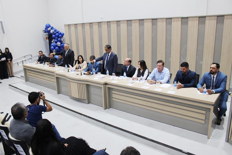 Ato na Câmara Municipal marca posse de Hélio Acosta e Alfredo Soares como prefeito e vice em Paranhos