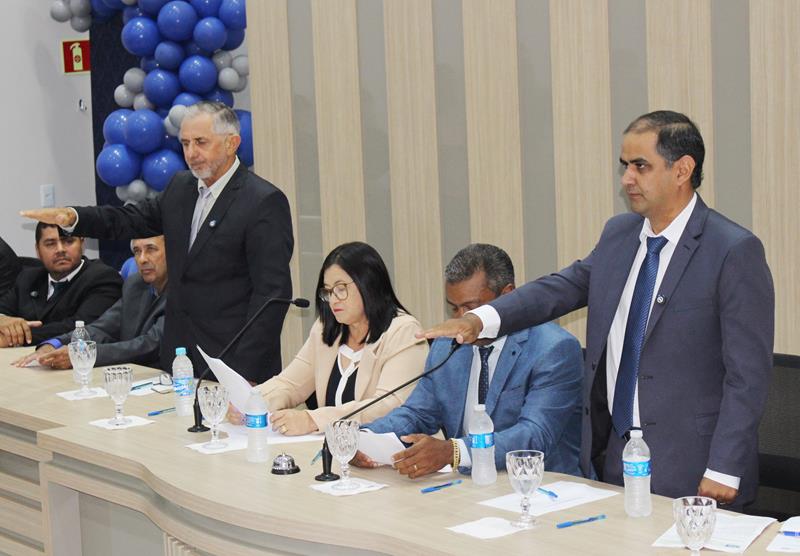 Ato na Câmara Municipal marca posse de Hélio Acosta e Alfredo Soares como prefeito e vice em Paranhos