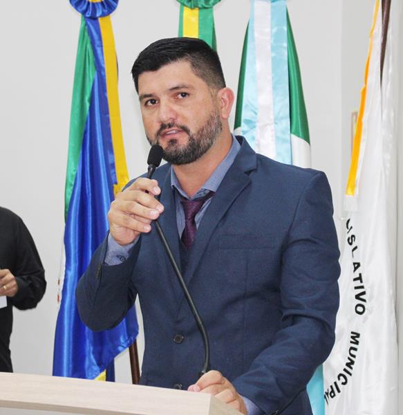 Ato na Câmara Municipal marca posse de Hélio Acosta e Alfredo Soares como prefeito e vice em Paranhos