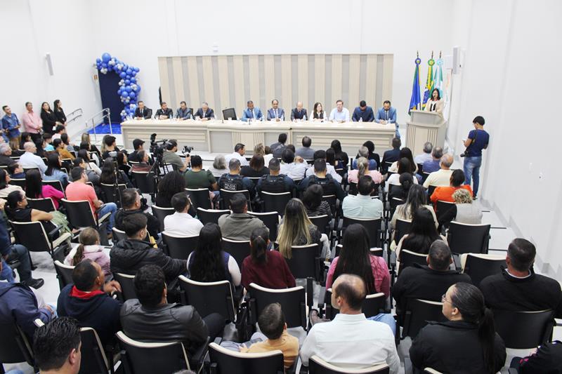Ato na Câmara Municipal marca posse de Hélio Acosta e Alfredo Soares como prefeito e vice em Paranhos