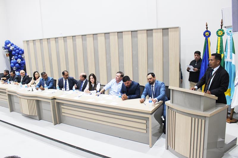 Ato na Câmara Municipal marca posse de Hélio Acosta e Alfredo Soares como prefeito e vice em Paranhos