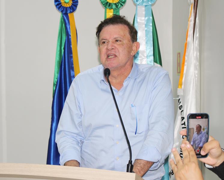 Ato na Câmara Municipal marca posse de Hélio Acosta e Alfredo Soares como prefeito e vice em Paranhos