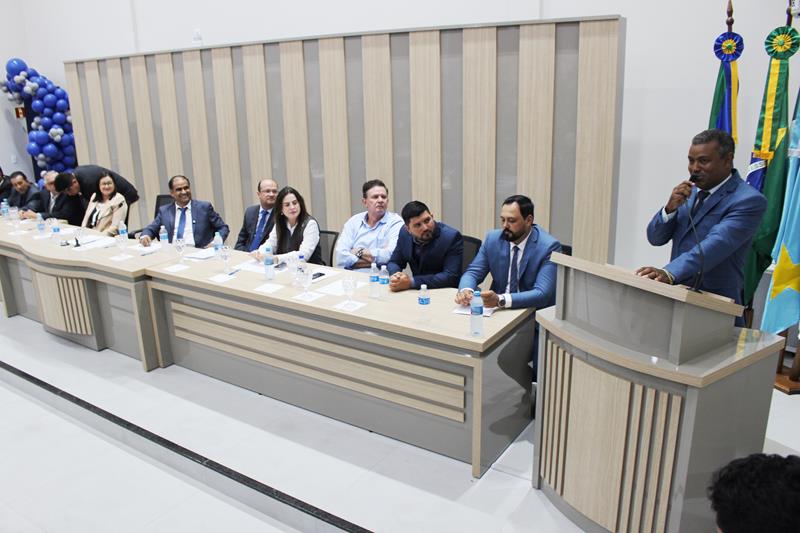 Ato na Câmara Municipal marca posse de Hélio Acosta e Alfredo Soares como prefeito e vice em Paranhos