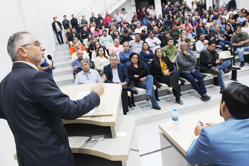 Ato na Câmara Municipal marca posse de Hélio Acosta e Alfredo Soares como prefeito e vice em Paranhos
