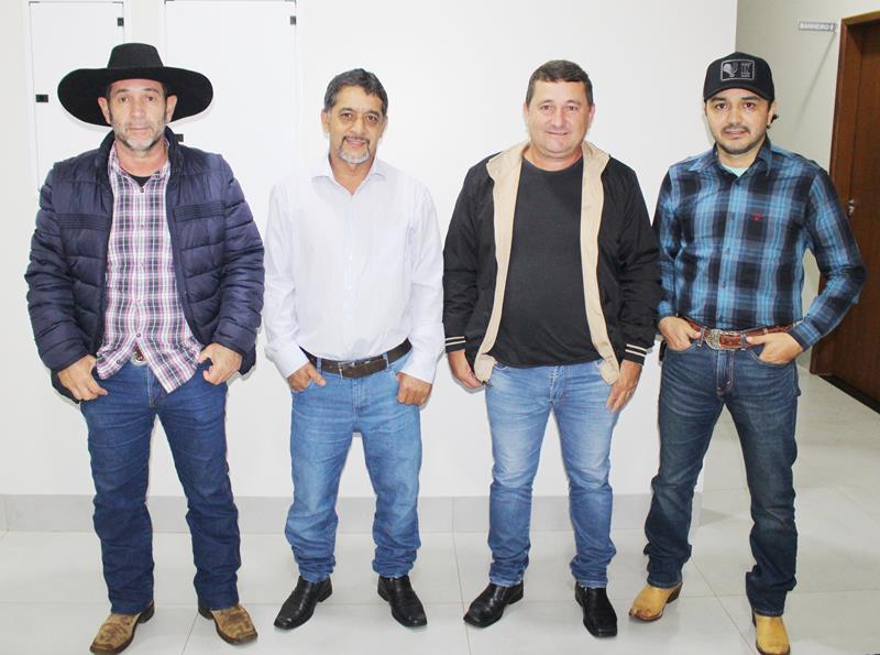 Ato na Câmara Municipal marca posse de Hélio Acosta e Alfredo Soares como prefeito e vice em Paranhos