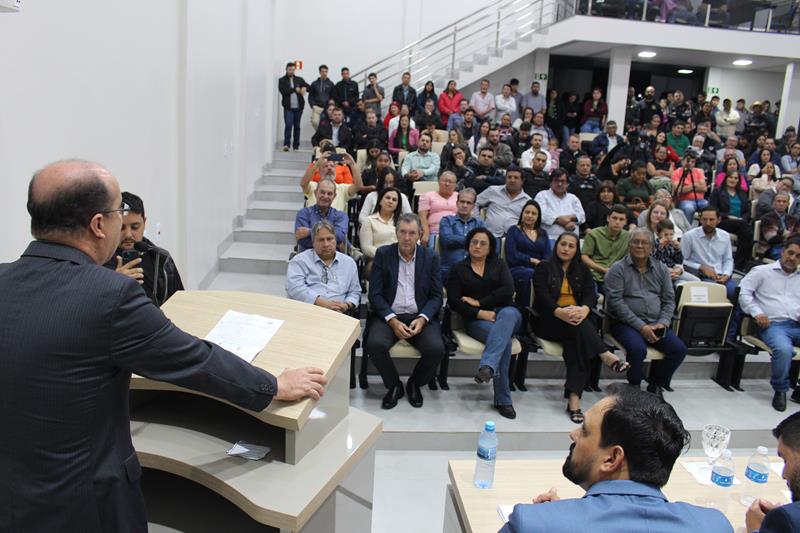 Ato na Câmara Municipal marca posse de Hélio Acosta e Alfredo Soares como prefeito e vice em Paranhos