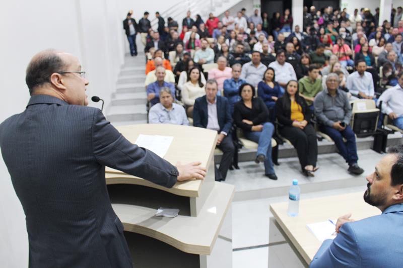 Ato na Câmara Municipal marca posse de Hélio Acosta e Alfredo Soares como prefeito e vice em Paranhos