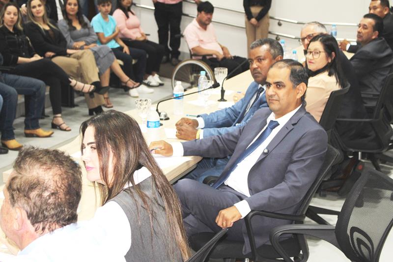 Ato na Câmara Municipal marca posse de Hélio Acosta e Alfredo Soares como prefeito e vice em Paranhos