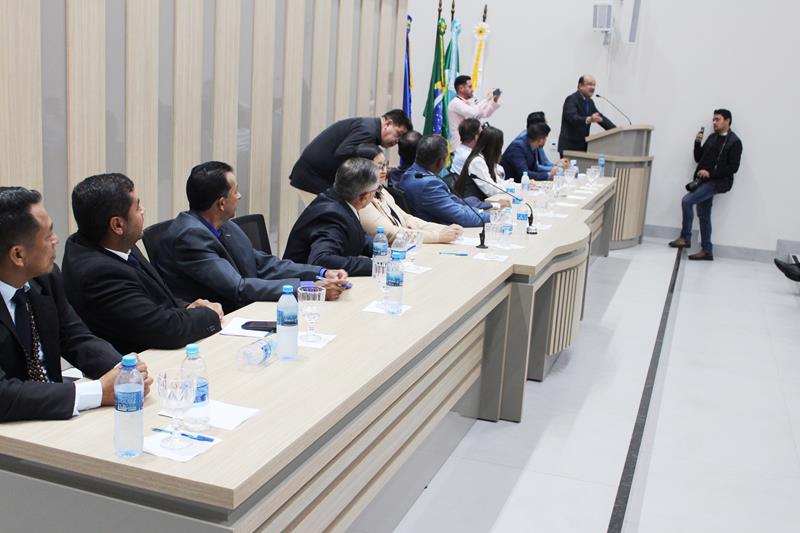Ato na Câmara Municipal marca posse de Hélio Acosta e Alfredo Soares como prefeito e vice em Paranhos
