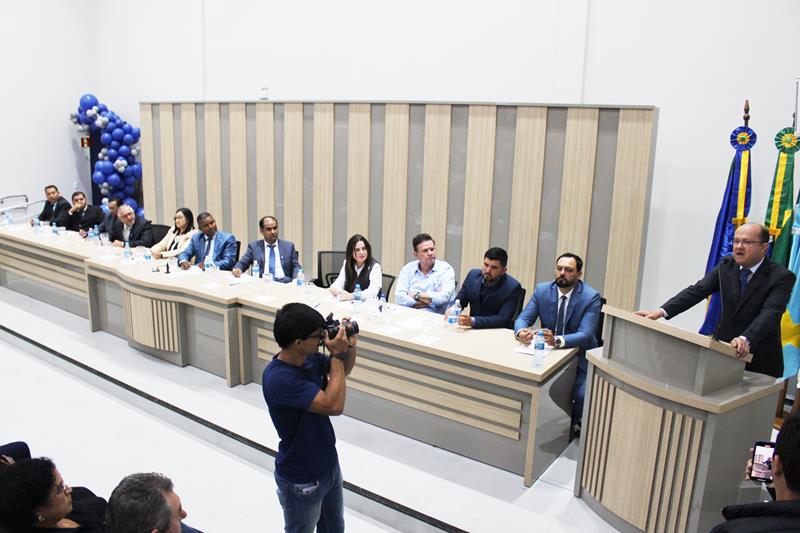 Ato na Câmara Municipal marca posse de Hélio Acosta e Alfredo Soares como prefeito e vice em Paranhos