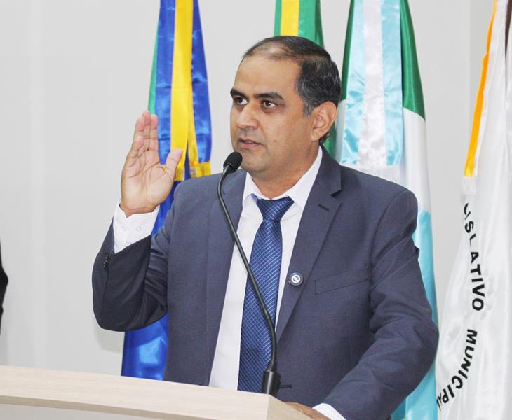Ato na Câmara Municipal marca posse de Hélio Acosta e Alfredo Soares como prefeito e vice em Paranhos