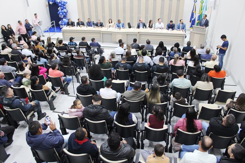 Ato na Câmara Municipal marca posse de Hélio Acosta e Alfredo Soares como prefeito e vice em Paranhos