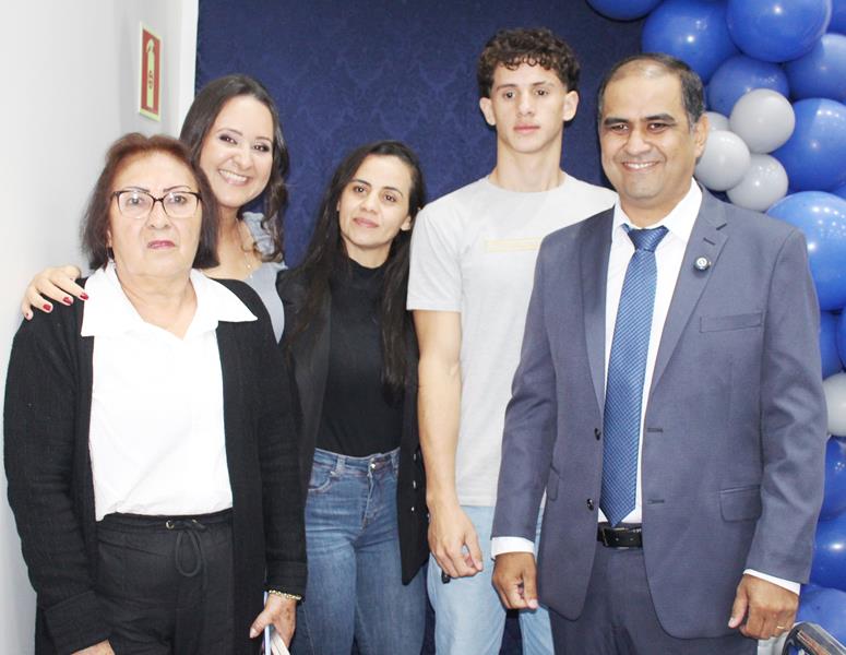 Ato na Câmara Municipal marca posse de Hélio Acosta e Alfredo Soares como prefeito e vice em Paranhos