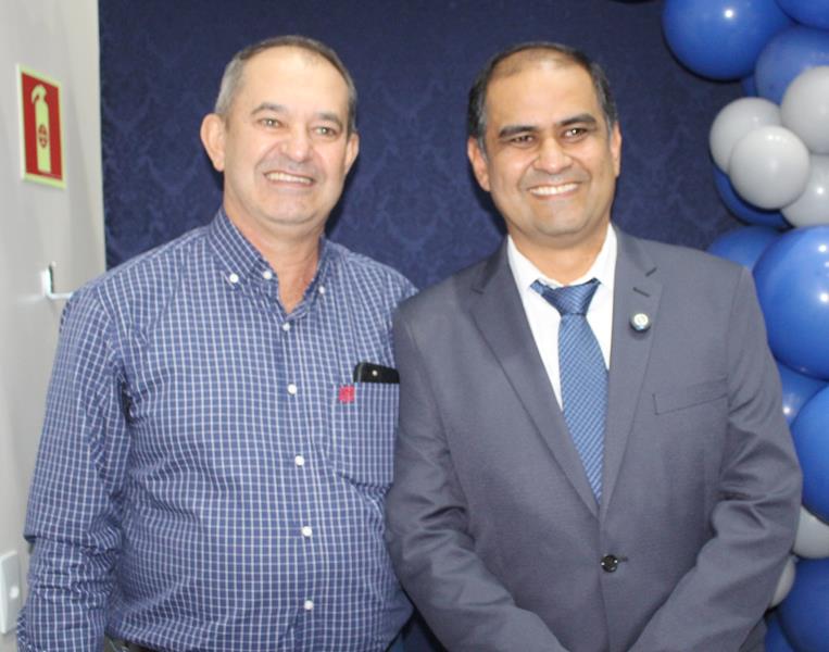 Ato na Câmara Municipal marca posse de Hélio Acosta e Alfredo Soares como prefeito e vice em Paranhos