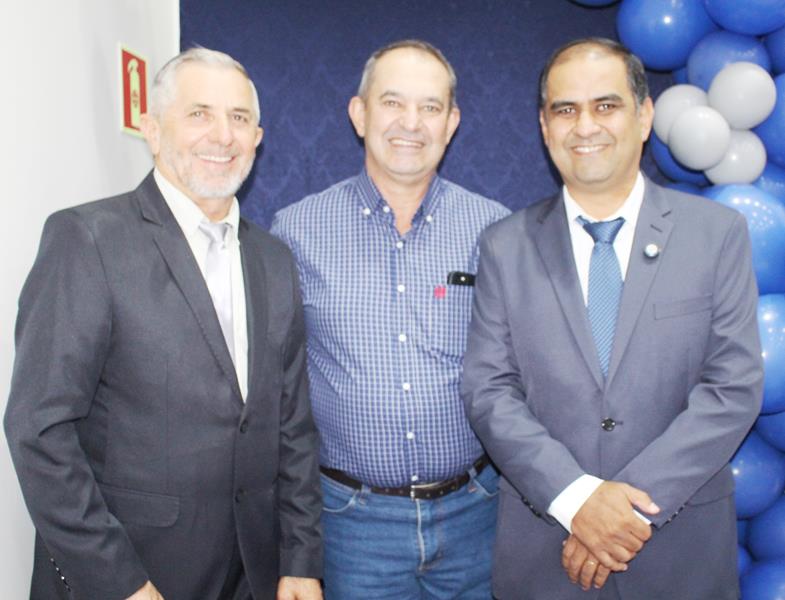 Ato na Câmara Municipal marca posse de Hélio Acosta e Alfredo Soares como prefeito e vice em Paranhos