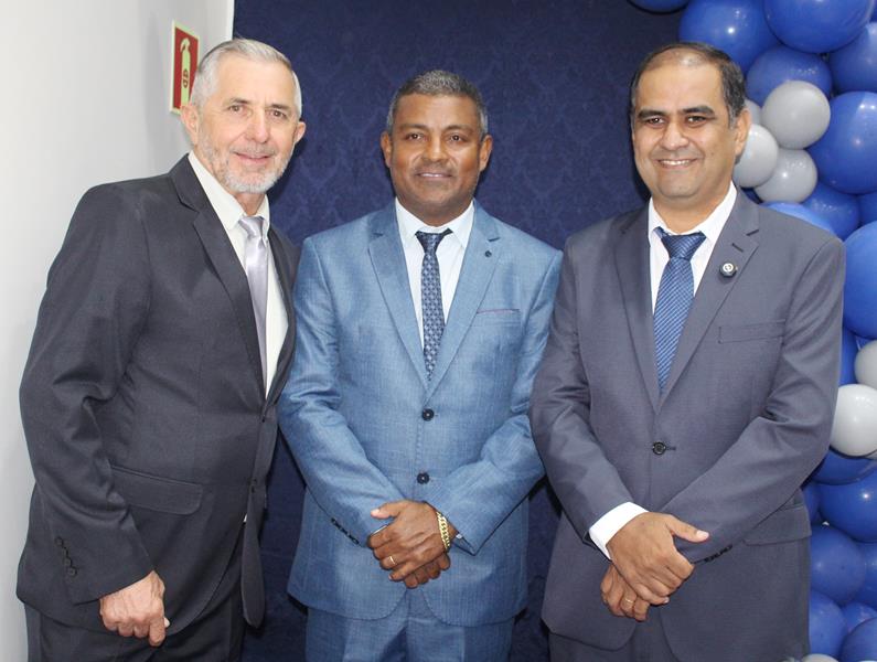 Ato na Câmara Municipal marca posse de Hélio Acosta e Alfredo Soares como prefeito e vice em Paranhos