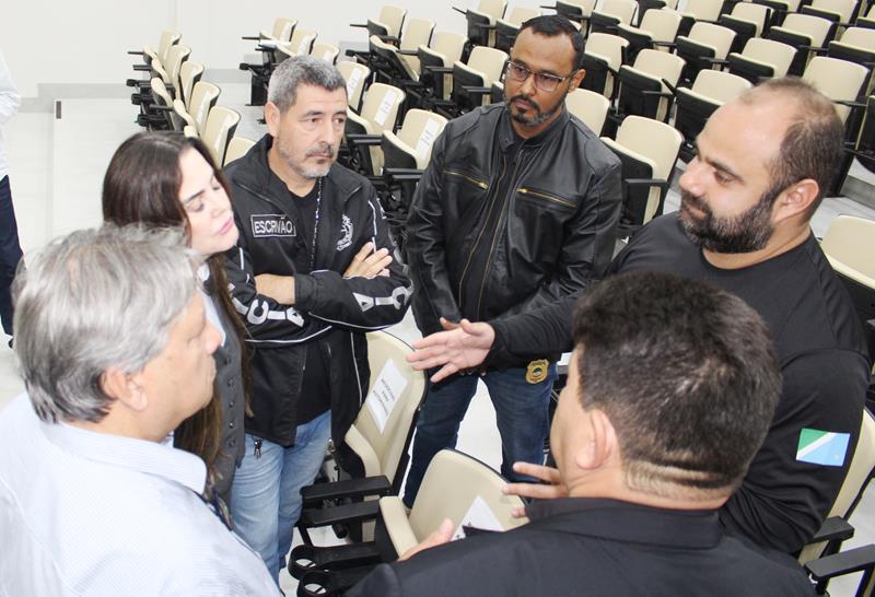 Ato na Câmara Municipal marca posse de Hélio Acosta e Alfredo Soares como prefeito e vice em Paranhos