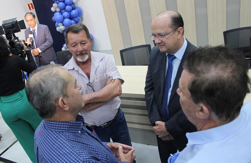 Ato na Câmara Municipal marca posse de Hélio Acosta e Alfredo Soares como prefeito e vice em Paranhos