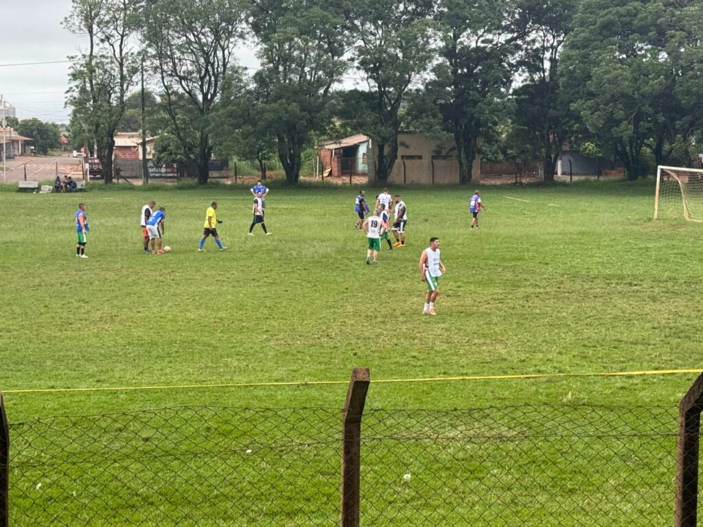 Nado Tozzi visita Estádio Bras Zigart, sede do Clube dos 40 e ouve demandas dos veteranos em Caarapó Nado Tozzi visita Estádio Bras Zigart, sede do Clube dos 40 e ouve demandas dos veteranos em Caarapó