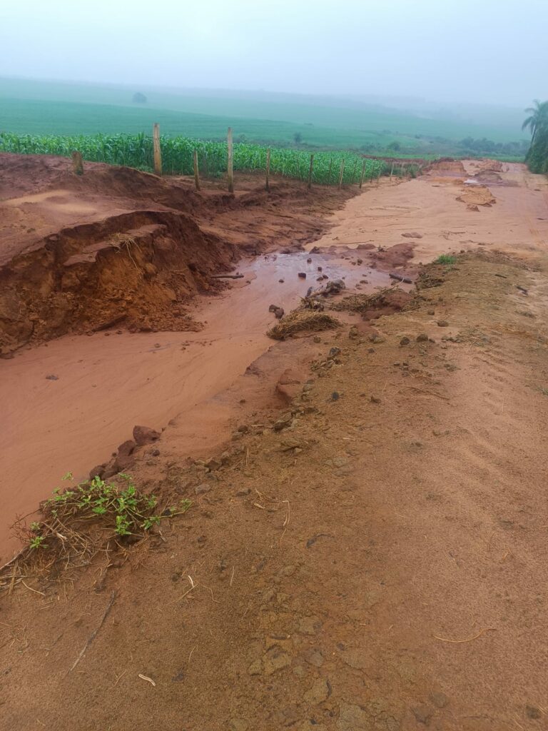 Após grande volume de chuvas, Prefeitura de Amambai realiza levantamento de pontos críticos na cidade e zona rural