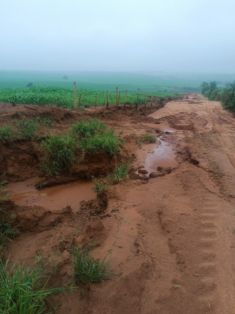 Após grande volume de chuvas, Prefeitura de Amambai realiza levantamento de pontos críticos na cidade e zona rural
