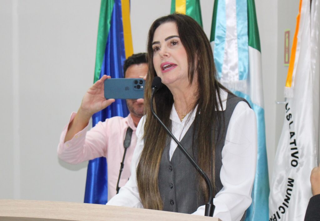 Ato na Câmara Municipal marca posse de Hélio Acosta e Alfredo Soares como prefeito e vice em Paranhos
