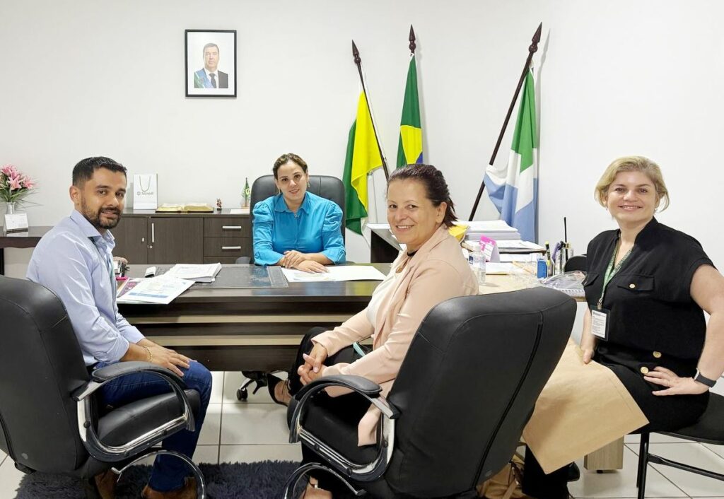 Prefeita Niágara Kraievski recebeu em Coronel Sapucaia representantes do IFMS Prefeita Niágara Kraievski recebeu em Coronel Sapucaia representantes do IFMS