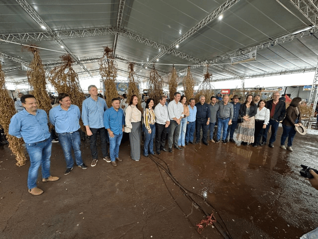 Concurso do Pé de Soja Solteiro alia tradição e produtividade com planta campeã que somou quase 12 mil vagens em Laguna Carapã