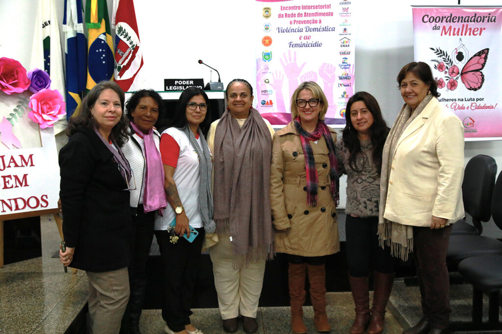 I Encontro Intersetorial reúne autoridades e profissionais para fortalecer a rede de combate à violência doméstica em Mundo Novo I Encontro Intersetorial reúne autoridades e profissionais para fortalecer a rede de combate à violência doméstica em Mundo Novo