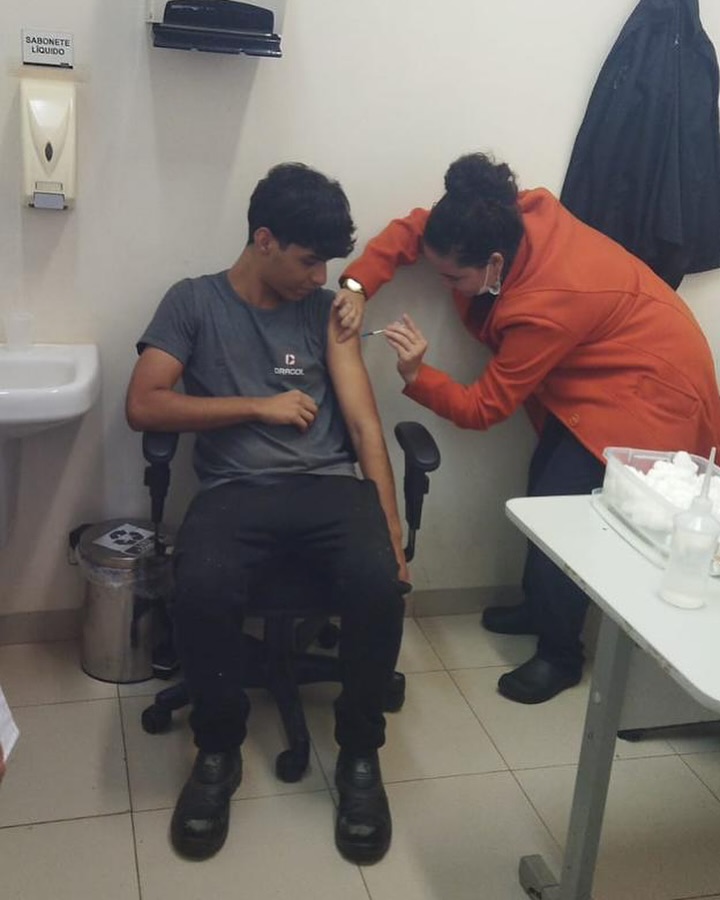 Trabalhadores de Japorã são vacinados na empresa Bracol, em Eldorado Trabalhadores de Japorã são vacinados na empresa Bracol, em Eldorado