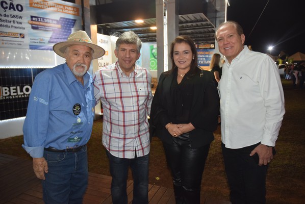 Show da dupla Pedro Paulo & Alex e rodeio abrem a ExpoIguatemi em comemoração aos 60 anos do município Show da dupla Pedro Paulo & Alex e rodeio abrem a ExpoIguatemi em comemoração aos 60 anos do município
