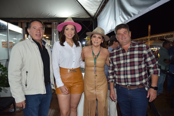 Show da dupla Pedro Paulo & Alex e rodeio abrem a ExpoIguatemi em comemoração aos 60 anos do município Show da dupla Pedro Paulo & Alex e rodeio abrem a ExpoIguatemi em comemoração aos 60 anos do município