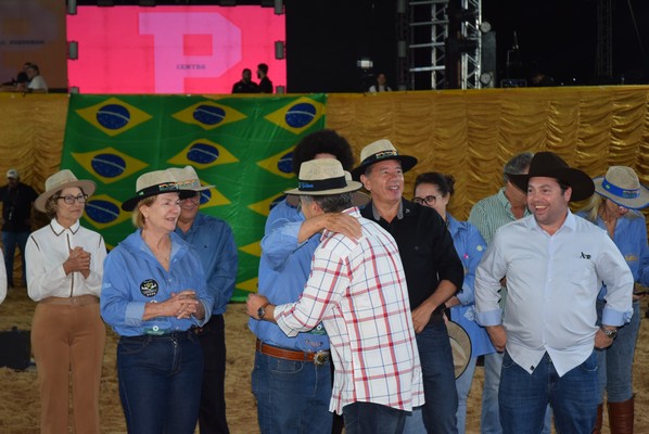 Show da dupla Pedro Paulo & Alex e rodeio abrem a ExpoIguatemi em comemoração aos 60 anos do município Show da dupla Pedro Paulo & Alex e rodeio abrem a ExpoIguatemi em comemoração aos 60 anos do município