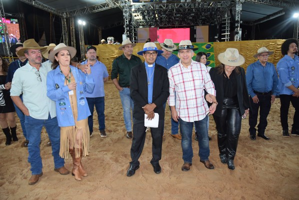 Show da dupla Pedro Paulo & Alex e rodeio abrem a ExpoIguatemi em comemoração aos 60 anos do município Show da dupla Pedro Paulo & Alex e rodeio abrem a ExpoIguatemi em comemoração aos 60 anos do município
