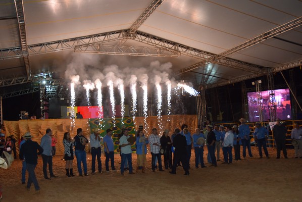 Show da dupla Pedro Paulo & Alex e rodeio abrem a ExpoIguatemi em comemoração aos 60 anos do município Show da dupla Pedro Paulo & Alex e rodeio abrem a ExpoIguatemi em comemoração aos 60 anos do município