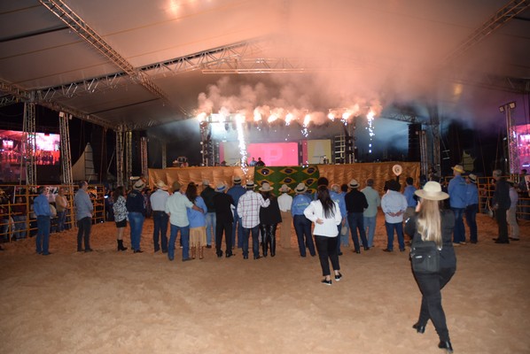 Show da dupla Pedro Paulo & Alex e rodeio abrem a ExpoIguatemi em comemoração aos 60 anos do município Show da dupla Pedro Paulo & Alex e rodeio abrem a ExpoIguatemi em comemoração aos 60 anos do município