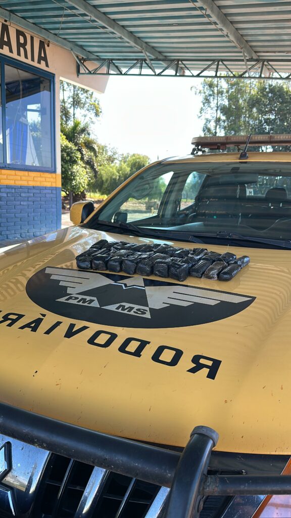 Polícia Militar Rodoviária apreende homem transportando drogas em motocicleta na MS-156, em Amambai Polícia Militar Rodoviária apreende homem transportando drogas em motocicleta na MS-156, em Amambai