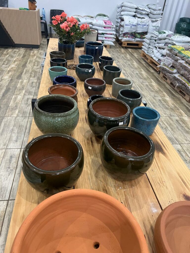 Garden tem tudo para jardinagem e piscina em Coronel Sapucaia