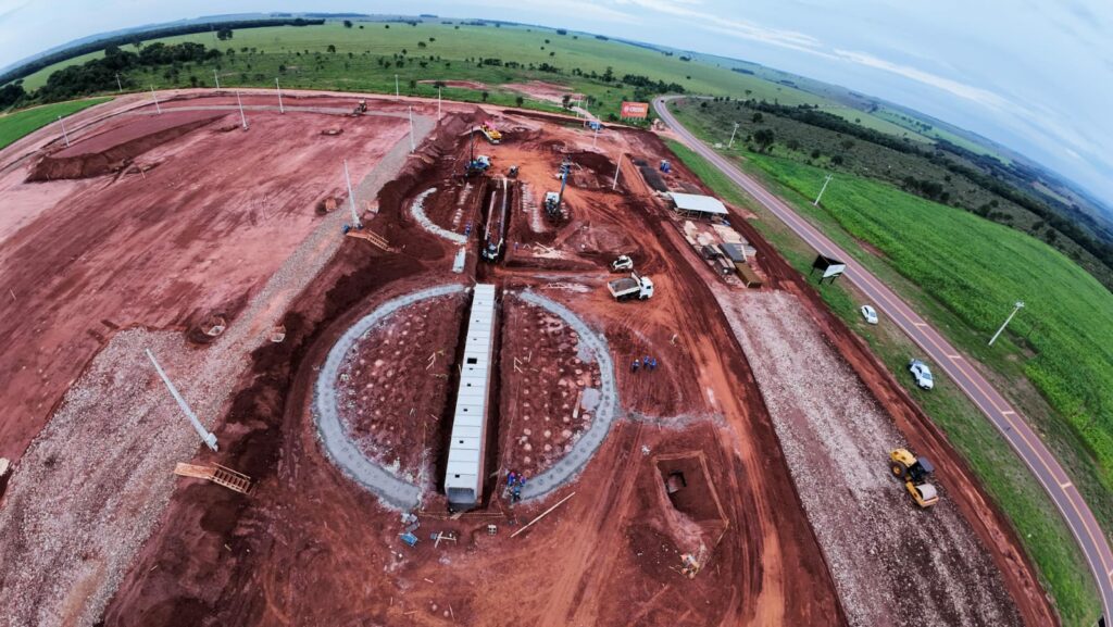 Coamo investe mais de R$ 80 mi em nova unidade em Amambai Coamo investe mais de R$ 80 mi em nova unidade em Amambai