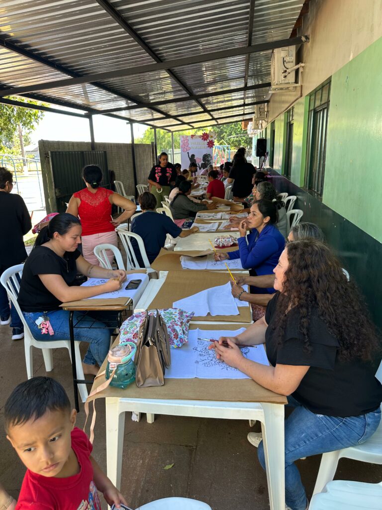 APAE de Paranhos realizou programação especial em homenagem ao Dia das Mães APAE de Paranhos realizou programação especial em homenagem ao Dia das Mães