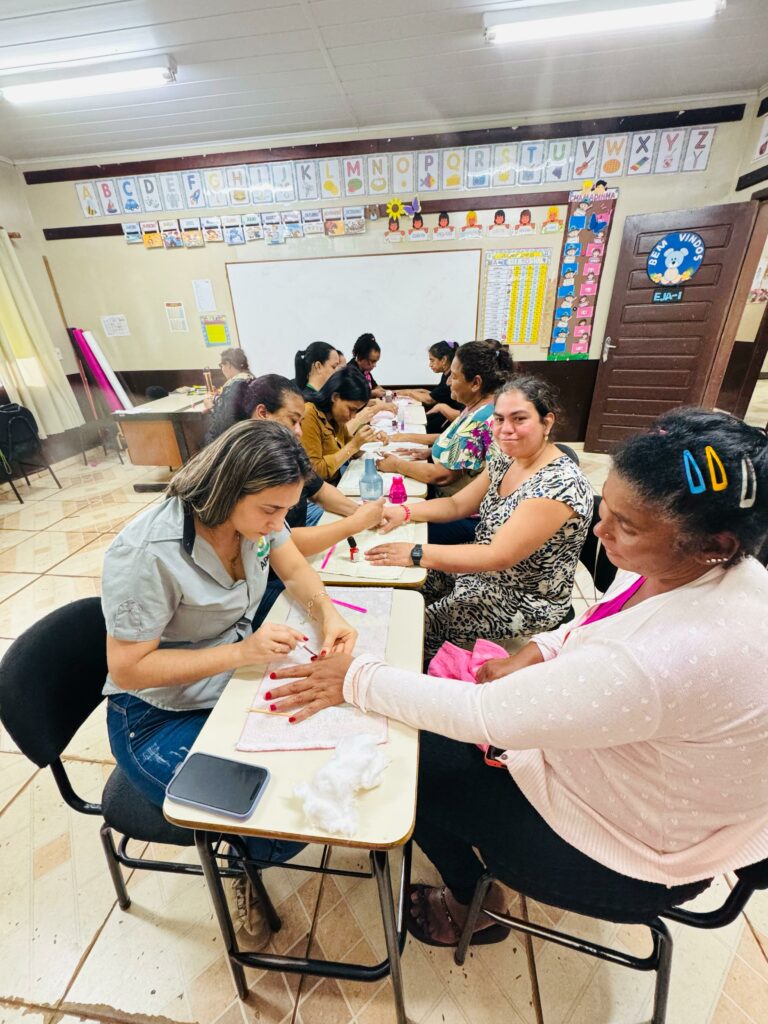 APAE de Paranhos realizou programação especial em homenagem ao Dia das Mães APAE de Paranhos realizou programação especial em homenagem ao Dia das Mães