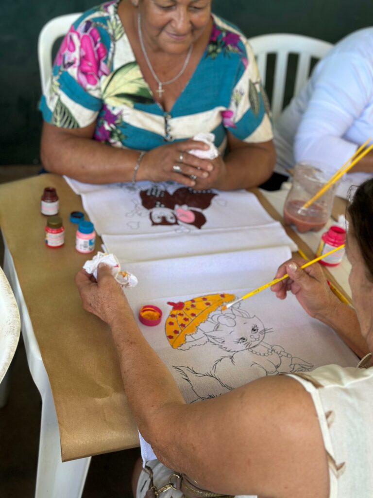 APAE de Paranhos realizou programação especial em homenagem ao Dia das Mães APAE de Paranhos realizou programação especial em homenagem ao Dia das Mães