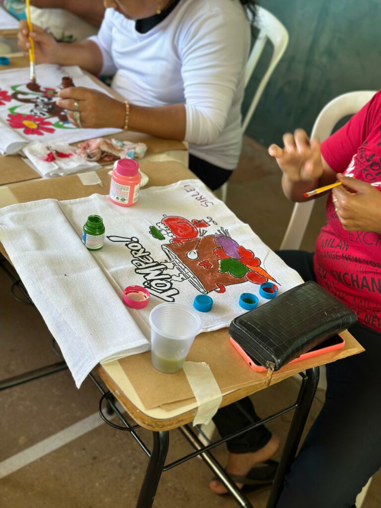 APAE de Paranhos realizou programação especial em homenagem ao Dia das Mães APAE de Paranhos realizou programação especial em homenagem ao Dia das Mães