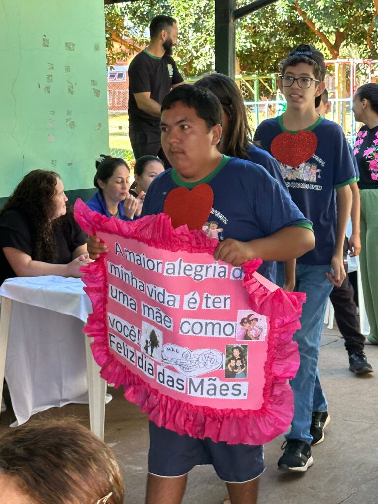 APAE de Paranhos realizou programação especial em homenagem ao Dia das Mães APAE de Paranhos realizou programação especial em homenagem ao Dia das Mães