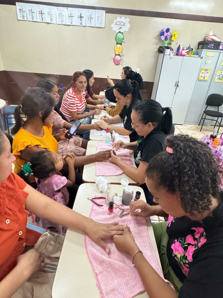APAE de Paranhos realizou programação especial em homenagem ao Dia das Mães APAE de Paranhos realizou programação especial em homenagem ao Dia das Mães