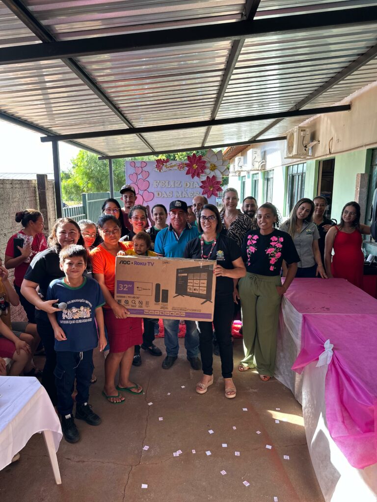 APAE de Paranhos realizou programação especial em homenagem ao Dia das Mães APAE de Paranhos realizou programação especial em homenagem ao Dia das Mães
