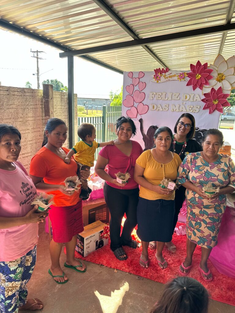 APAE de Paranhos realizou programação especial em homenagem ao Dia das Mães APAE de Paranhos realizou programação especial em homenagem ao Dia das Mães