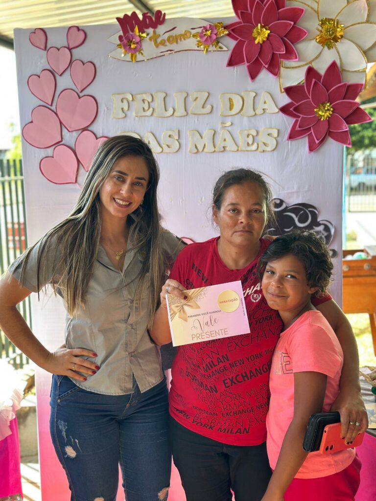 APAE de Paranhos realizou programação especial em homenagem ao Dia das Mães APAE de Paranhos realizou programação especial em homenagem ao Dia das Mães