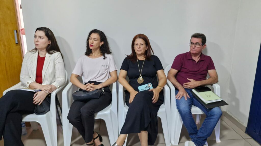 Reunião define medidas de segurança para entrega de cestas na Aldeia Limão Verde Reunião define medidas de segurança para entrega de cestas na Aldeia Limão Verde